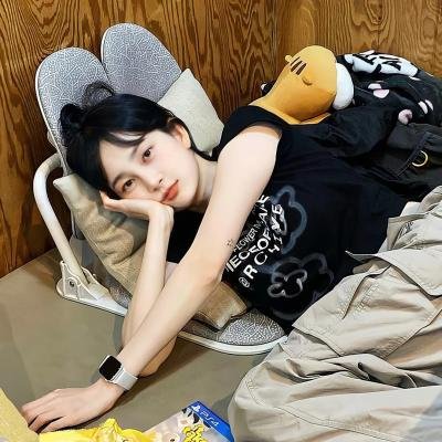 蜘蛛网中的女孩